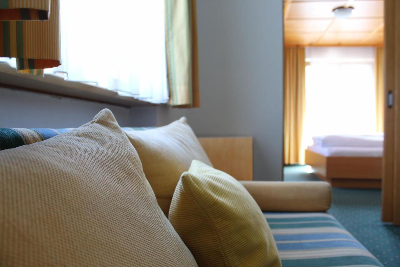 Wanderhotel Garni Cresta Schruns Exterior photo