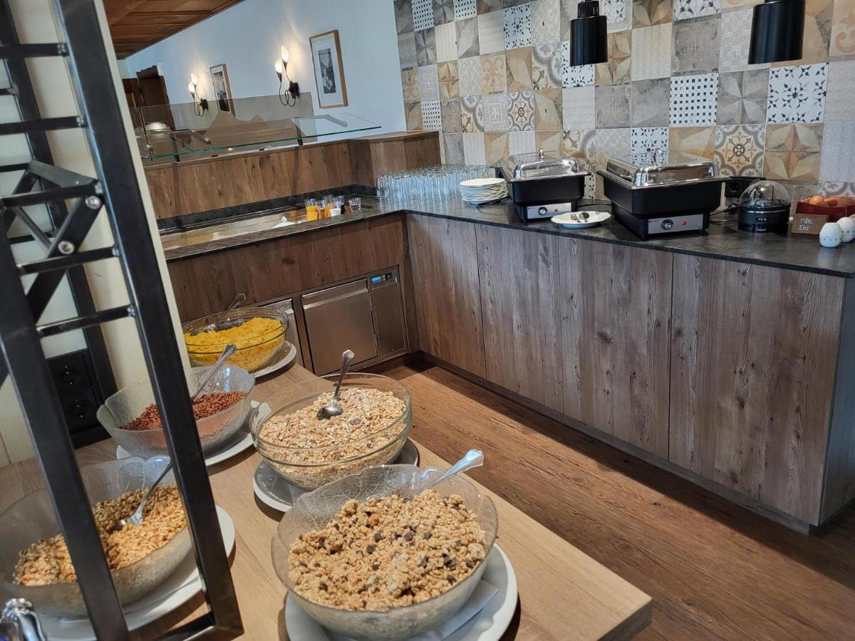 Wanderhotel Garni Cresta Schruns Exterior photo
